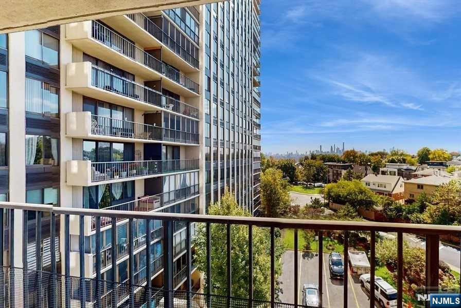 200 Winston Drive 418