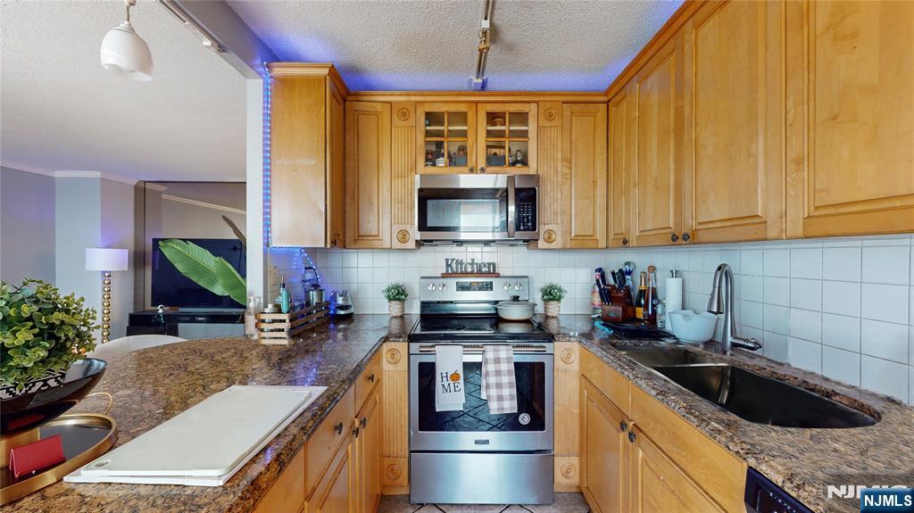 200 Winston Drive 418