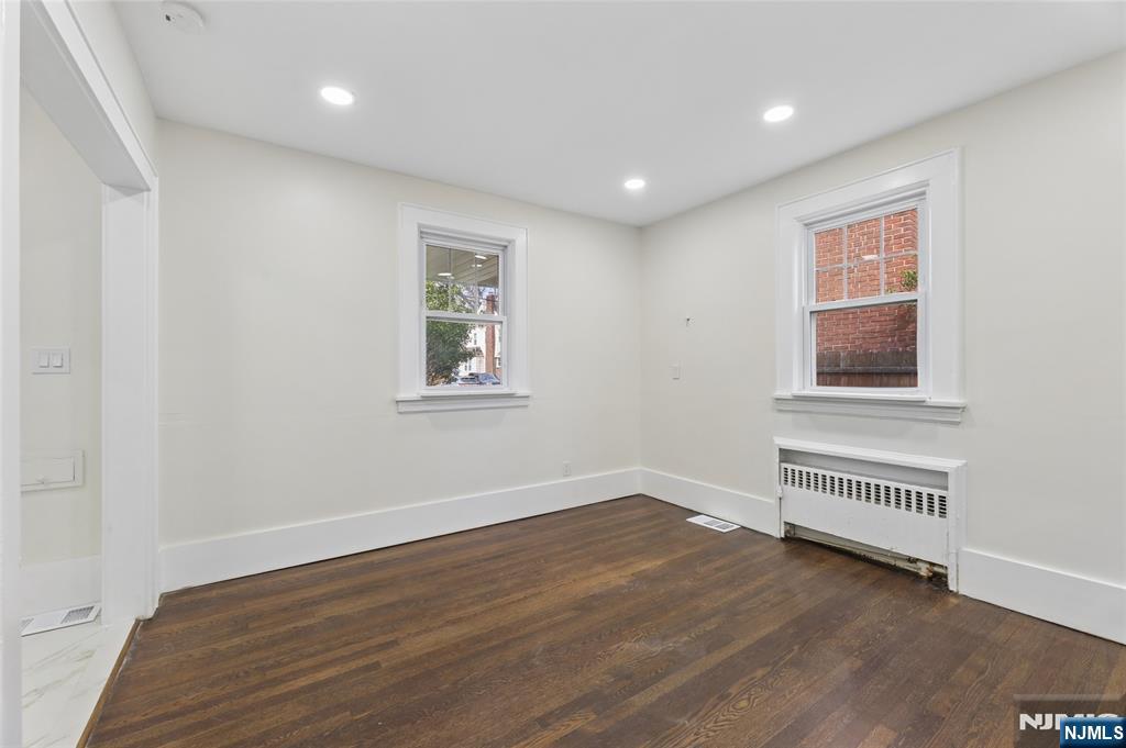 1087 Lambert Road
