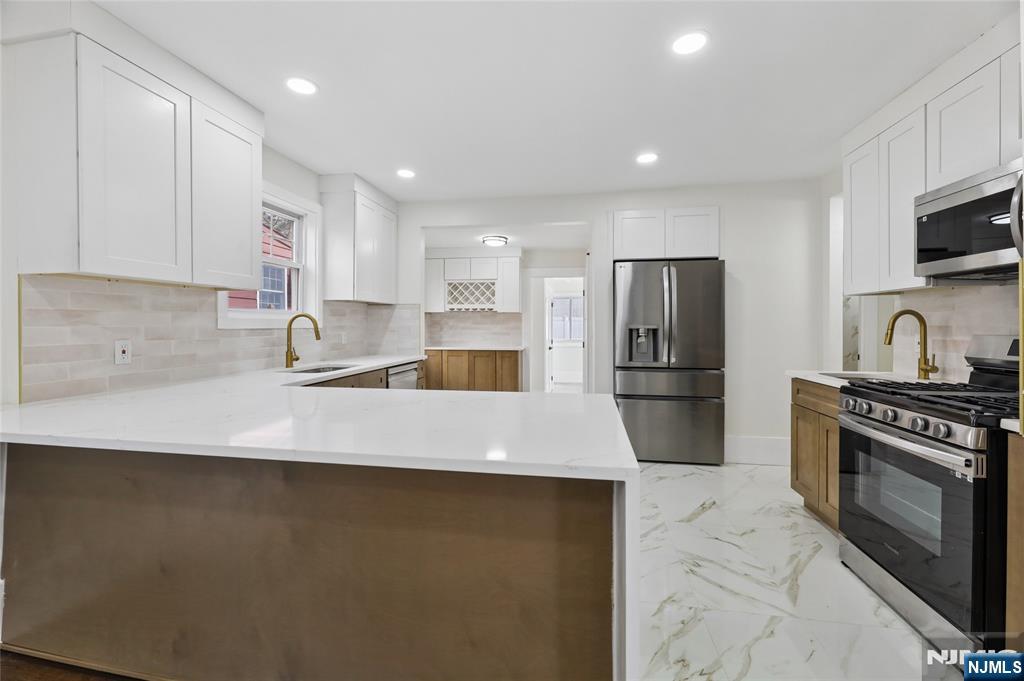 1087 Lambert Road
