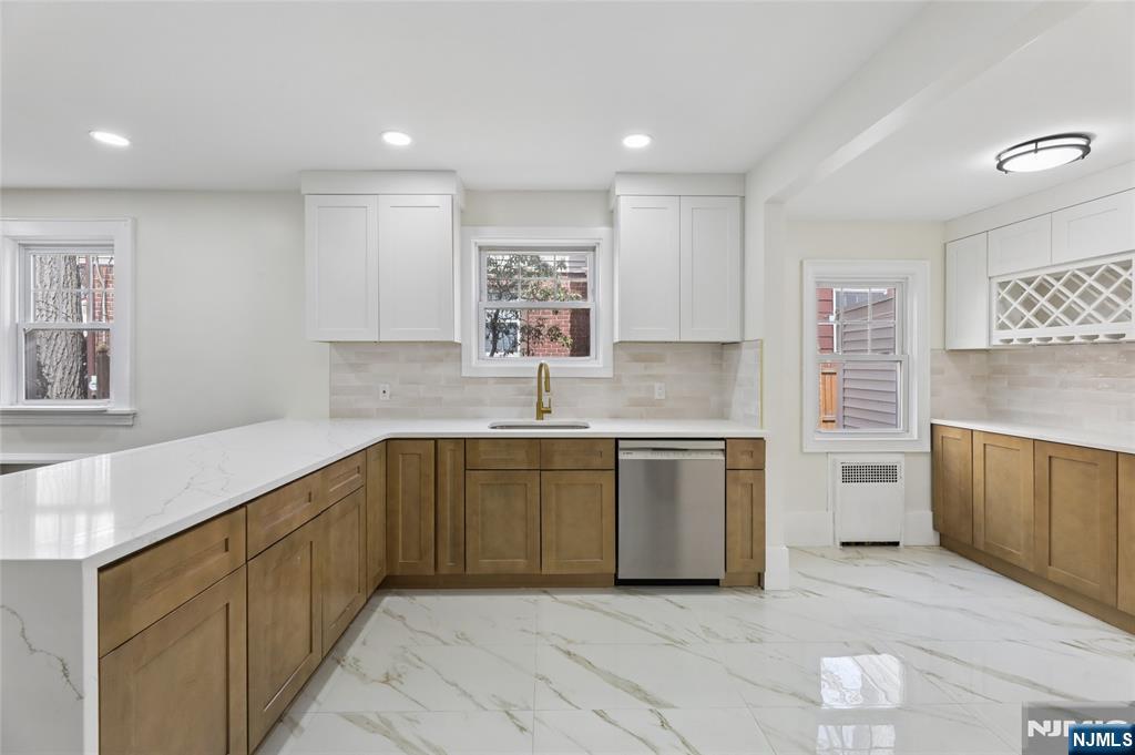 1087 Lambert Road