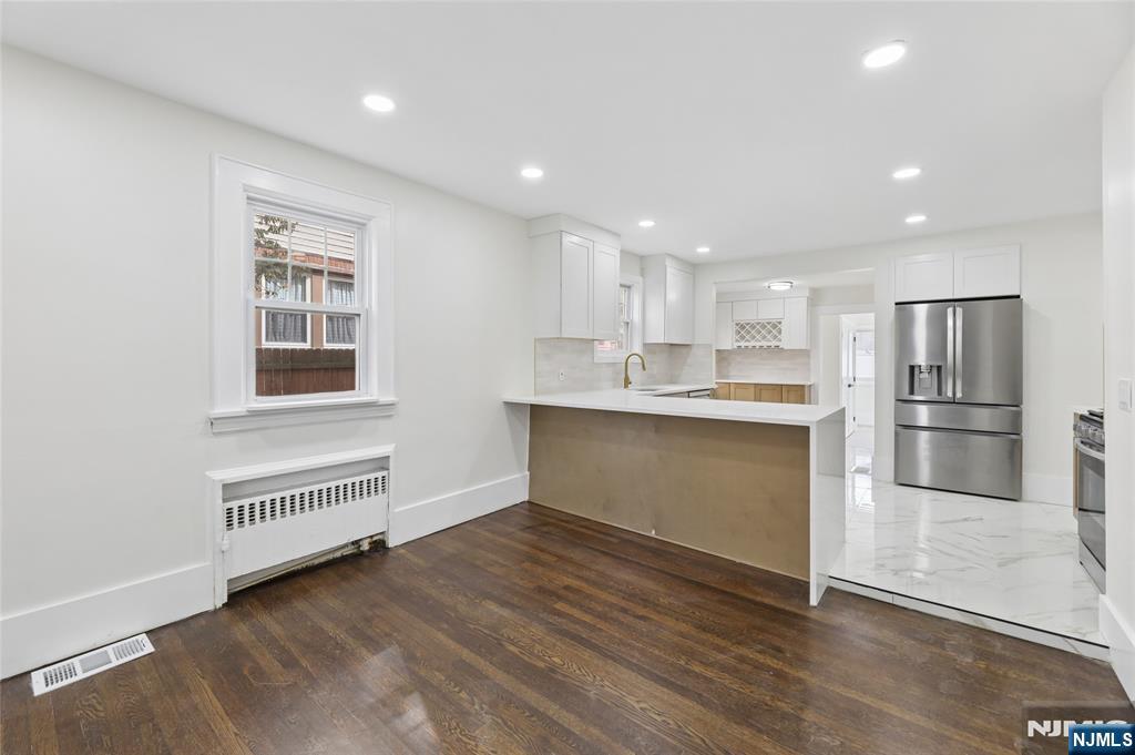 1087 Lambert Road