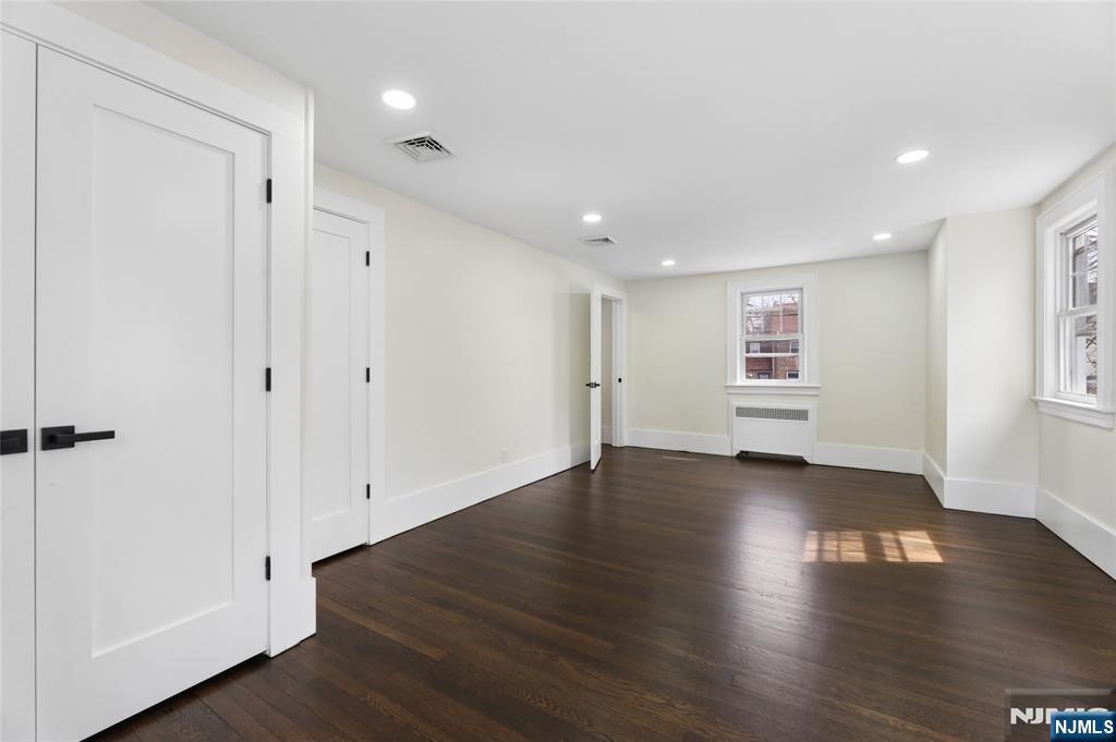 1087 Lambert Road