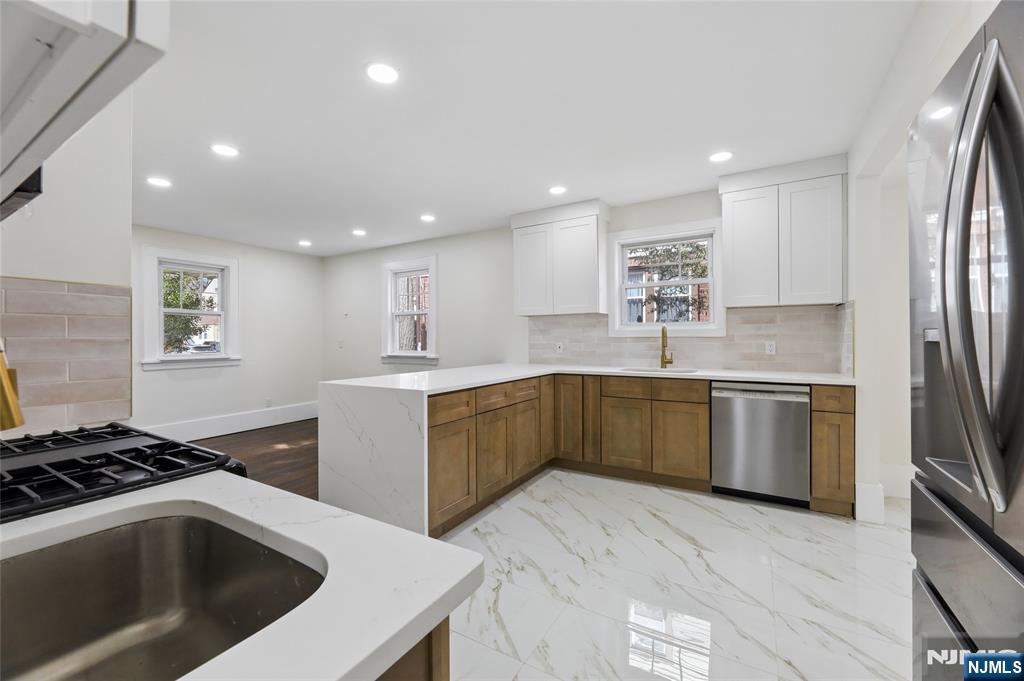 1087 Lambert Road