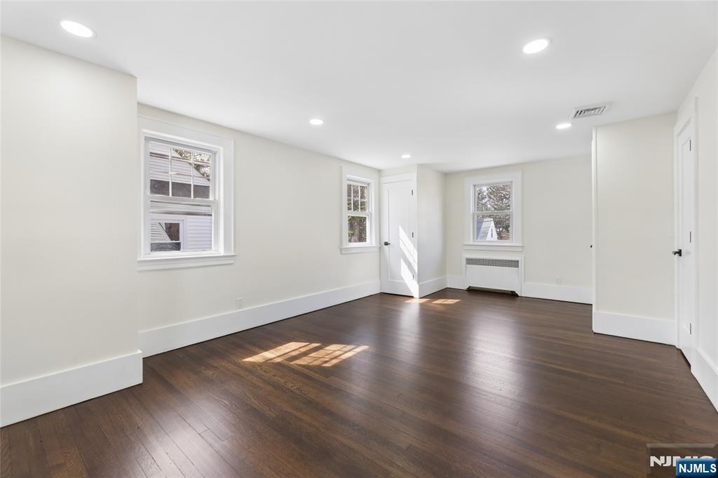 1087 Lambert Road