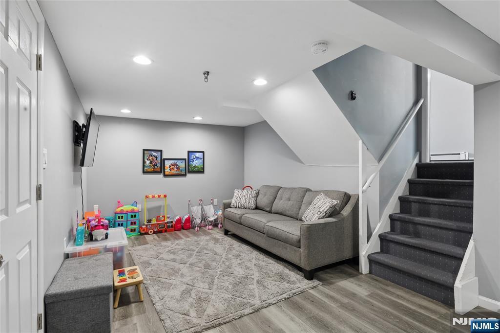 1073 Allessandrini Avenue