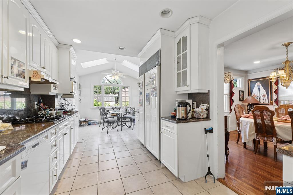 936 Red Road