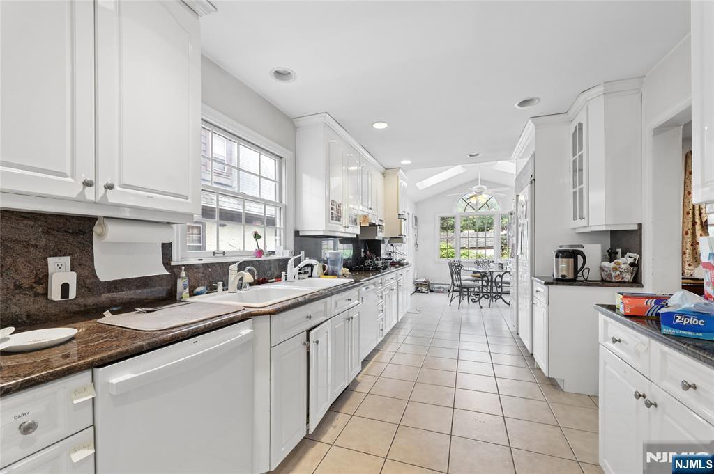 936 Red Road