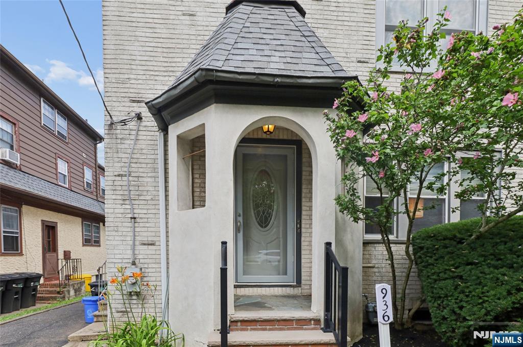 936 Red Road