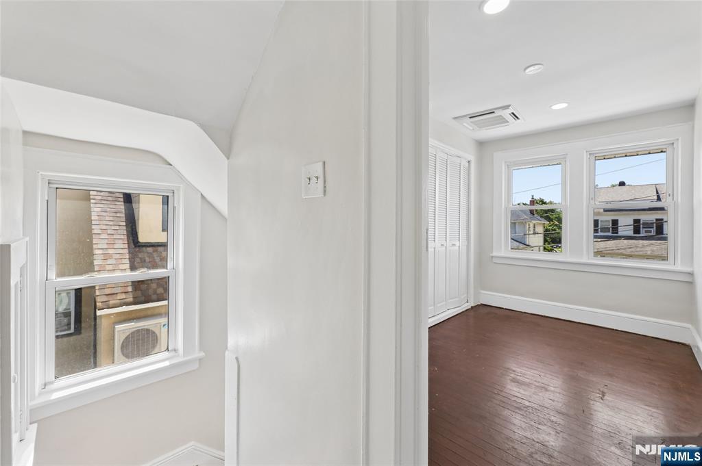 275 Farrant Terrace