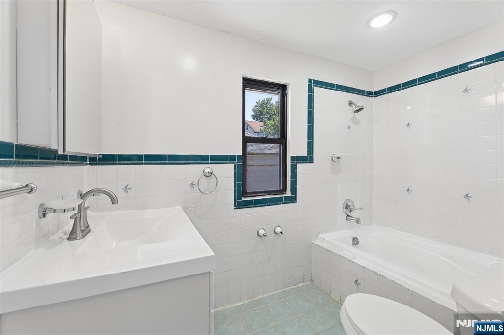 275 Farrant Terrace