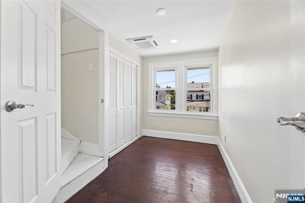 275 Farrant Terrace