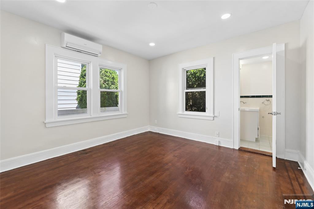 275 Farrant Terrace