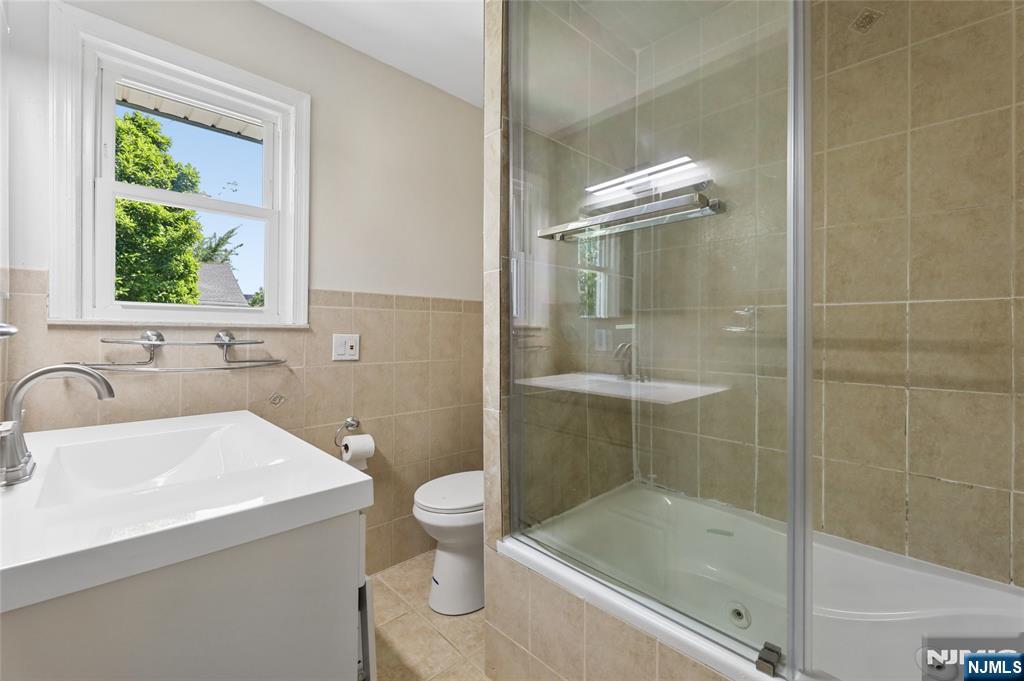 275 Farrant Terrace