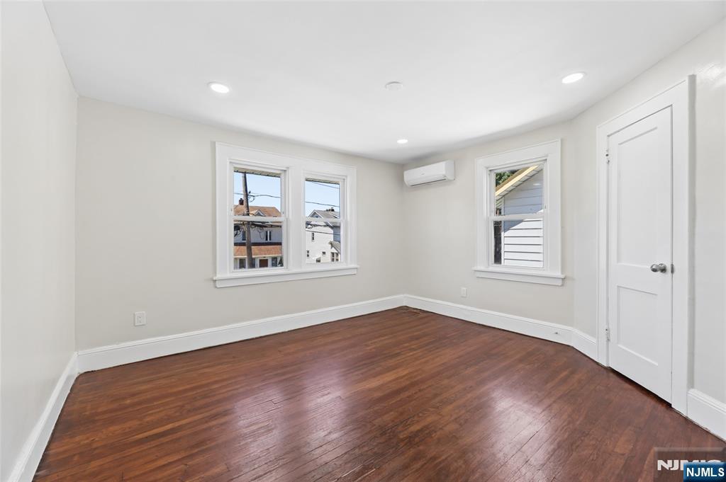 275 Farrant Terrace