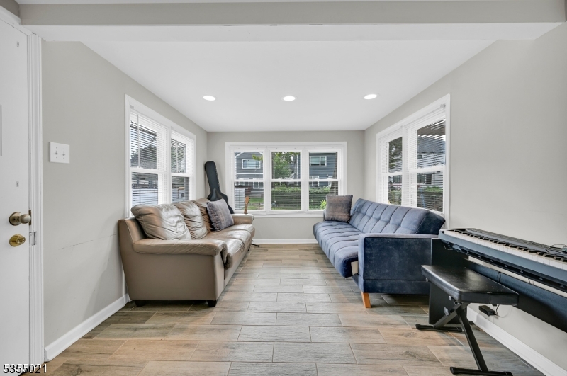 639 Bloomfield Ave