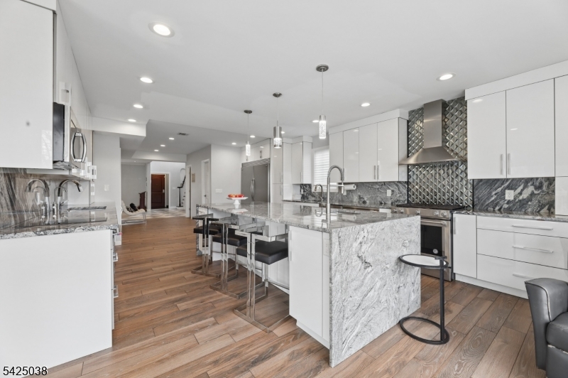 86 Crescent Ave