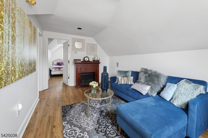 86 Crescent Ave