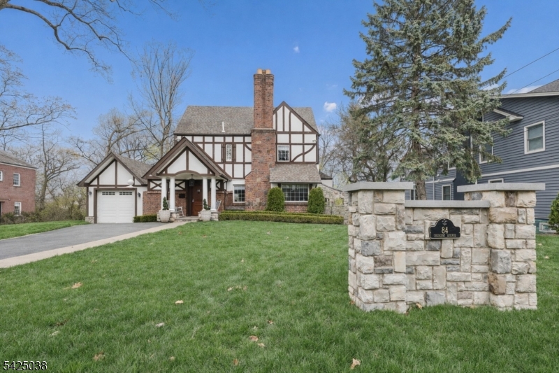 86 Crescent Ave