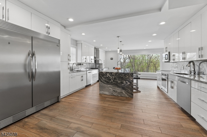 86 Crescent Ave