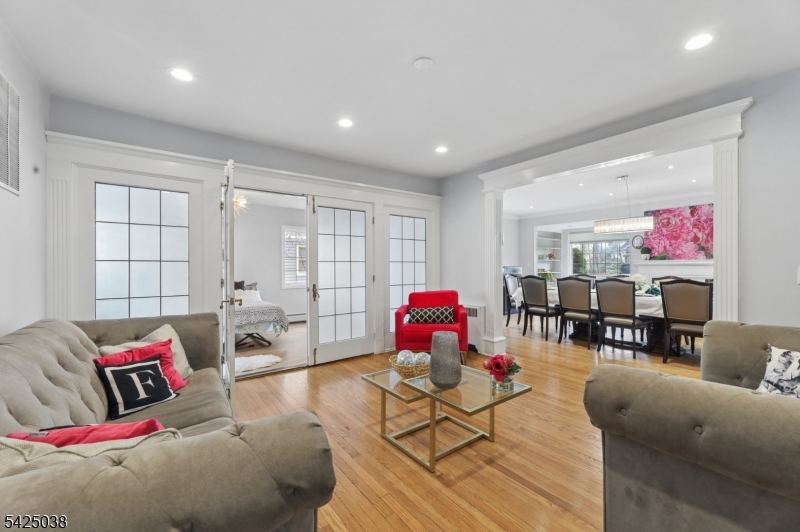 86 Crescent Ave