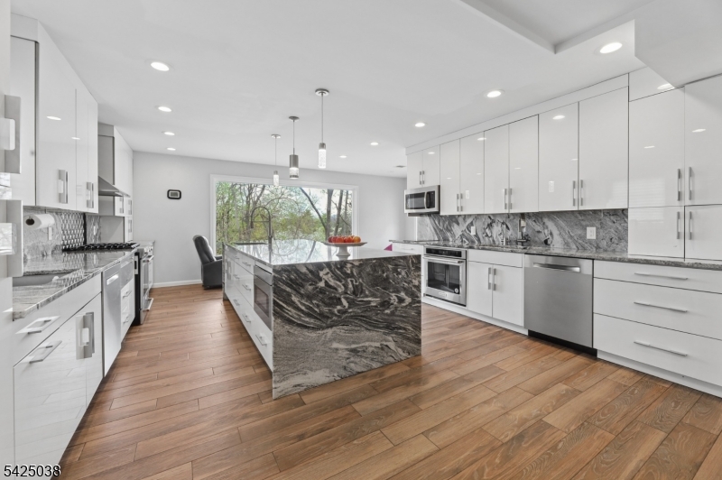 86 Crescent Ave
