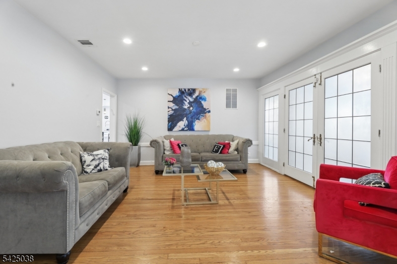 86 Crescent Ave