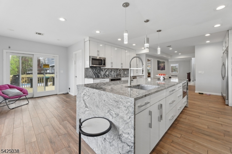86 Crescent Ave