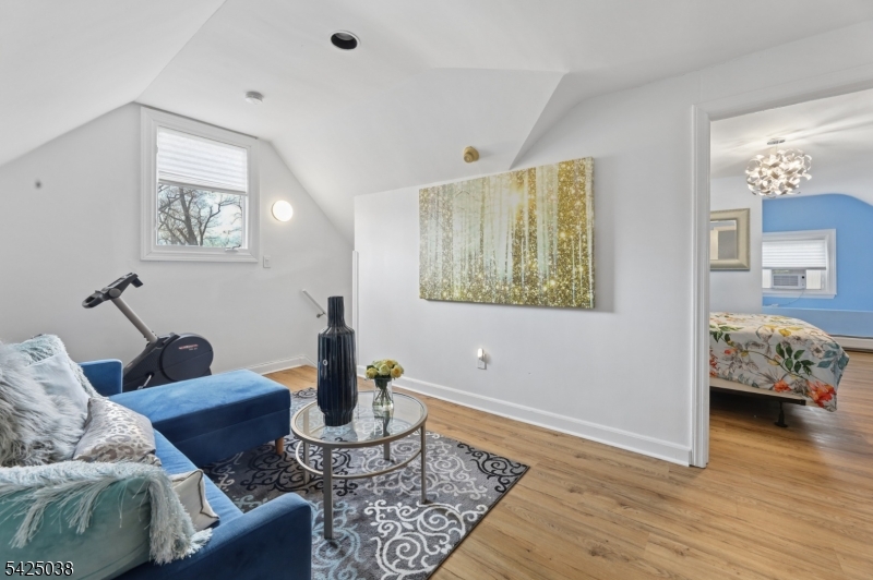 86 Crescent Ave