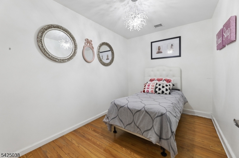 86 Crescent Ave