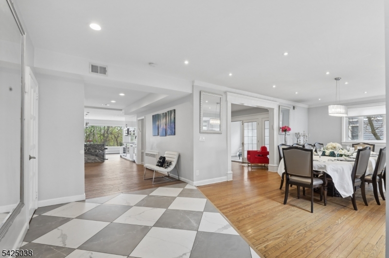 86 Crescent Ave