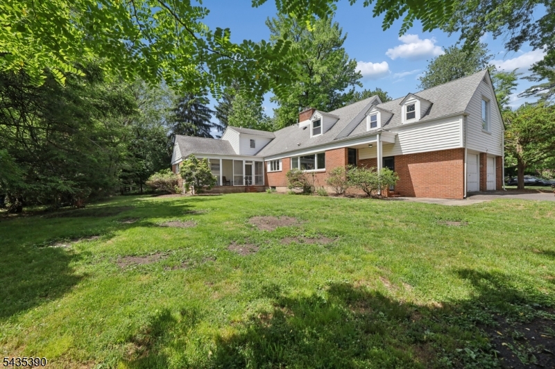 1271 Alicia Ave