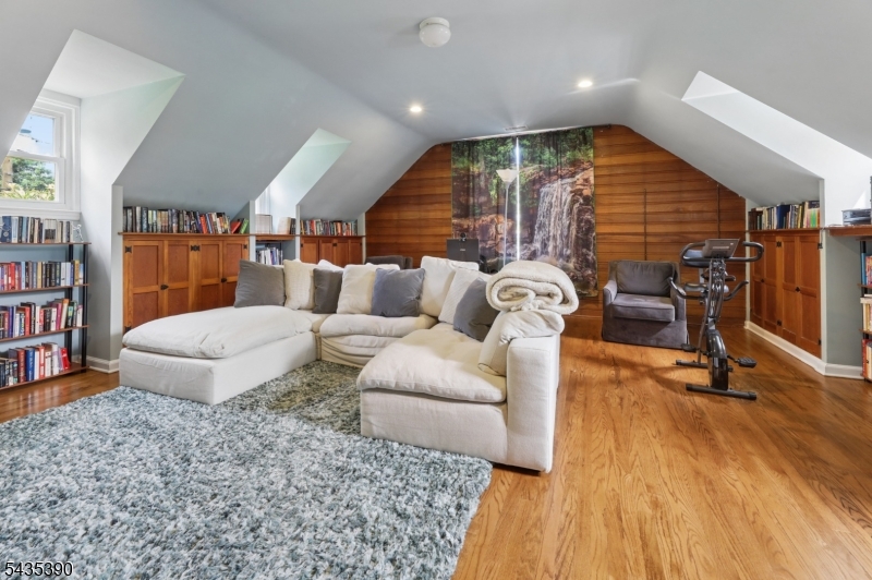 1271 Alicia Ave