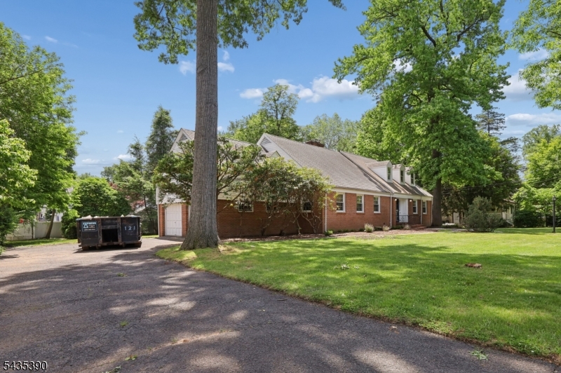 1271 Alicia Ave