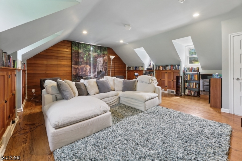 1271 Alicia Ave