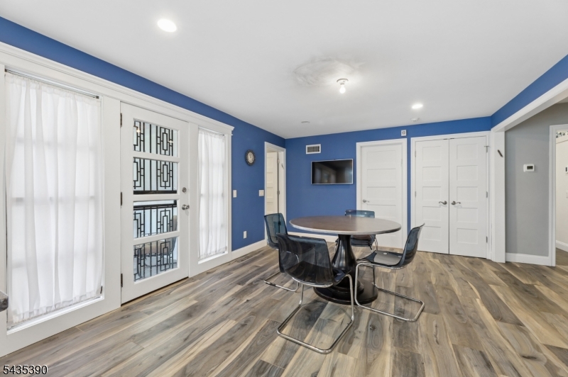 1271 Alicia Ave