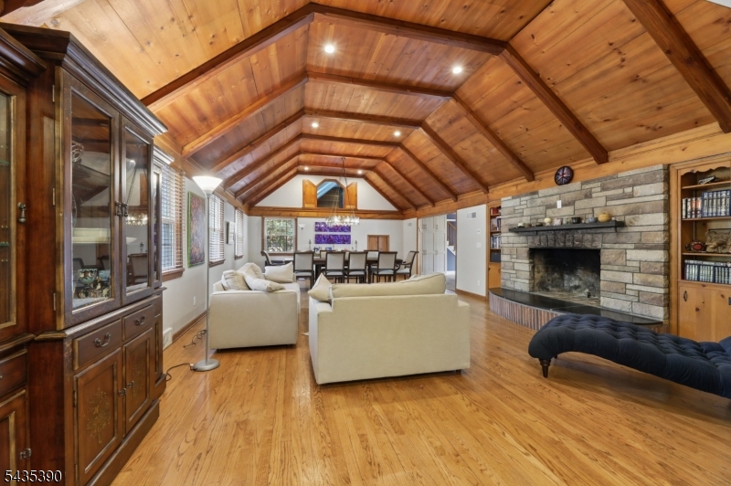 1271 Alicia Ave
