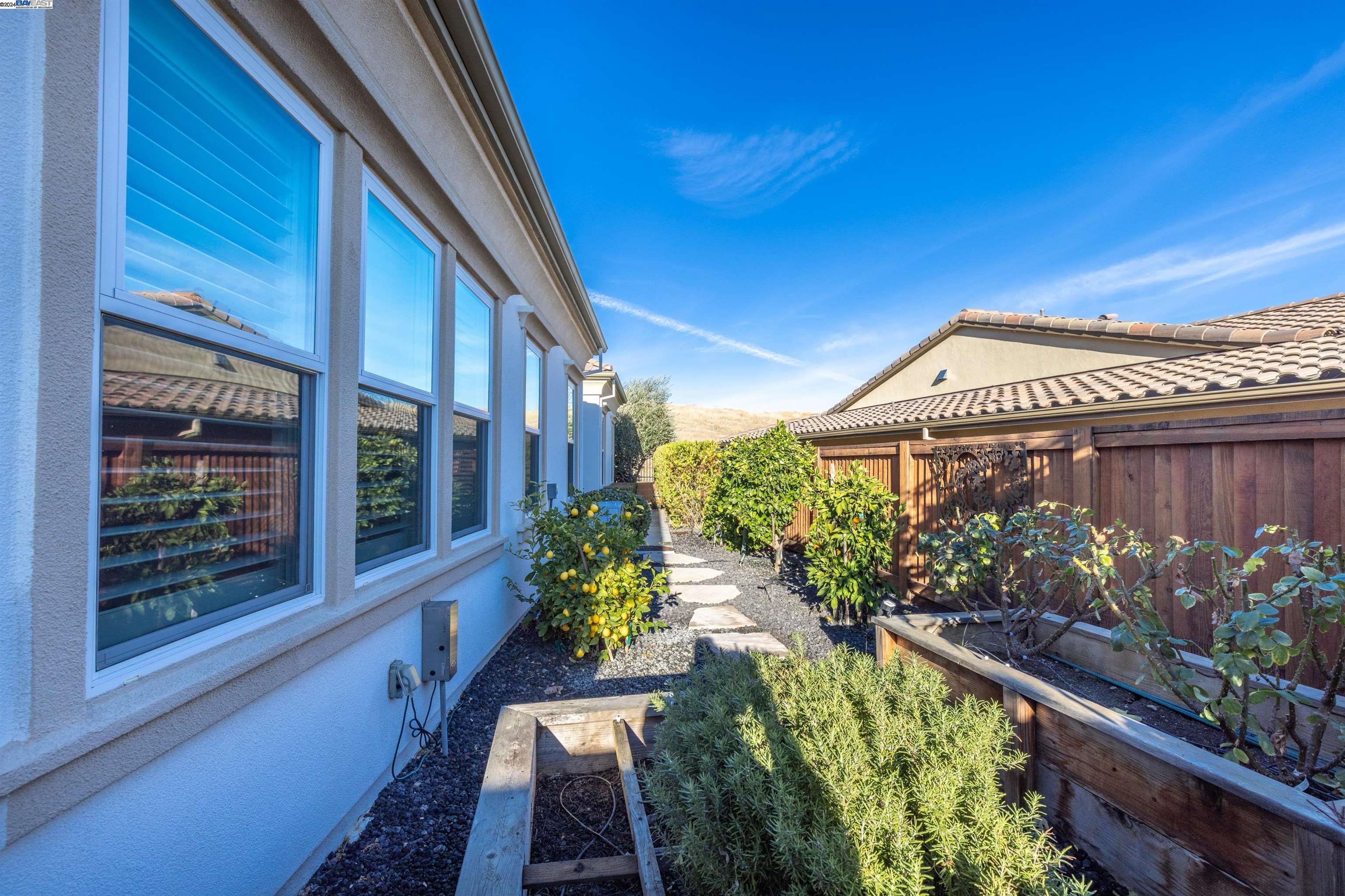 2063 Solera St