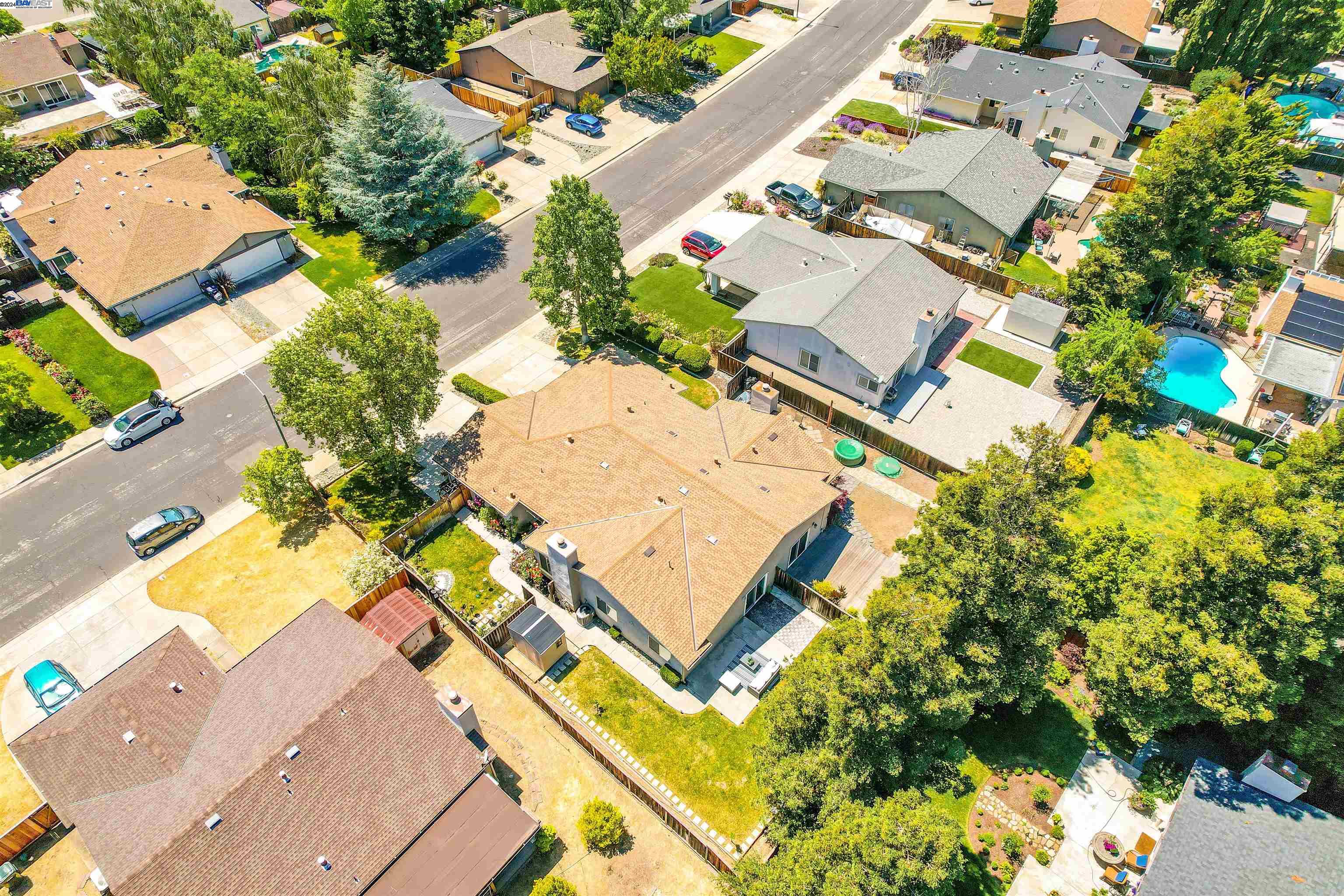 5298 Lenore Ave