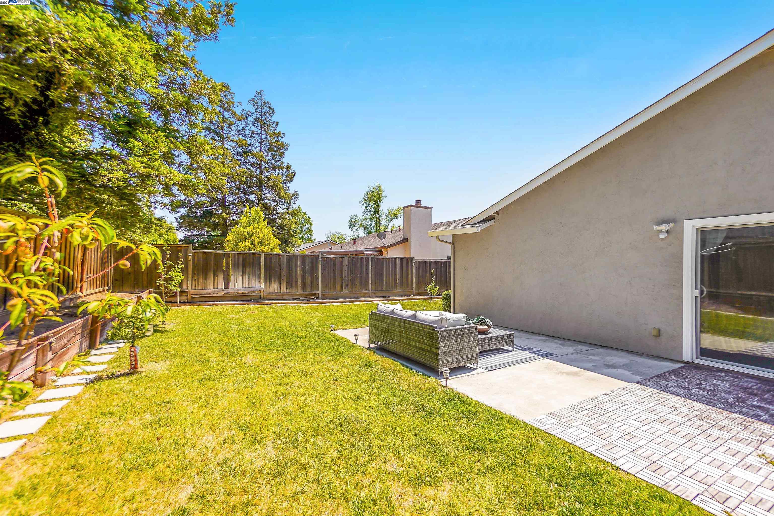 5298 Lenore Ave