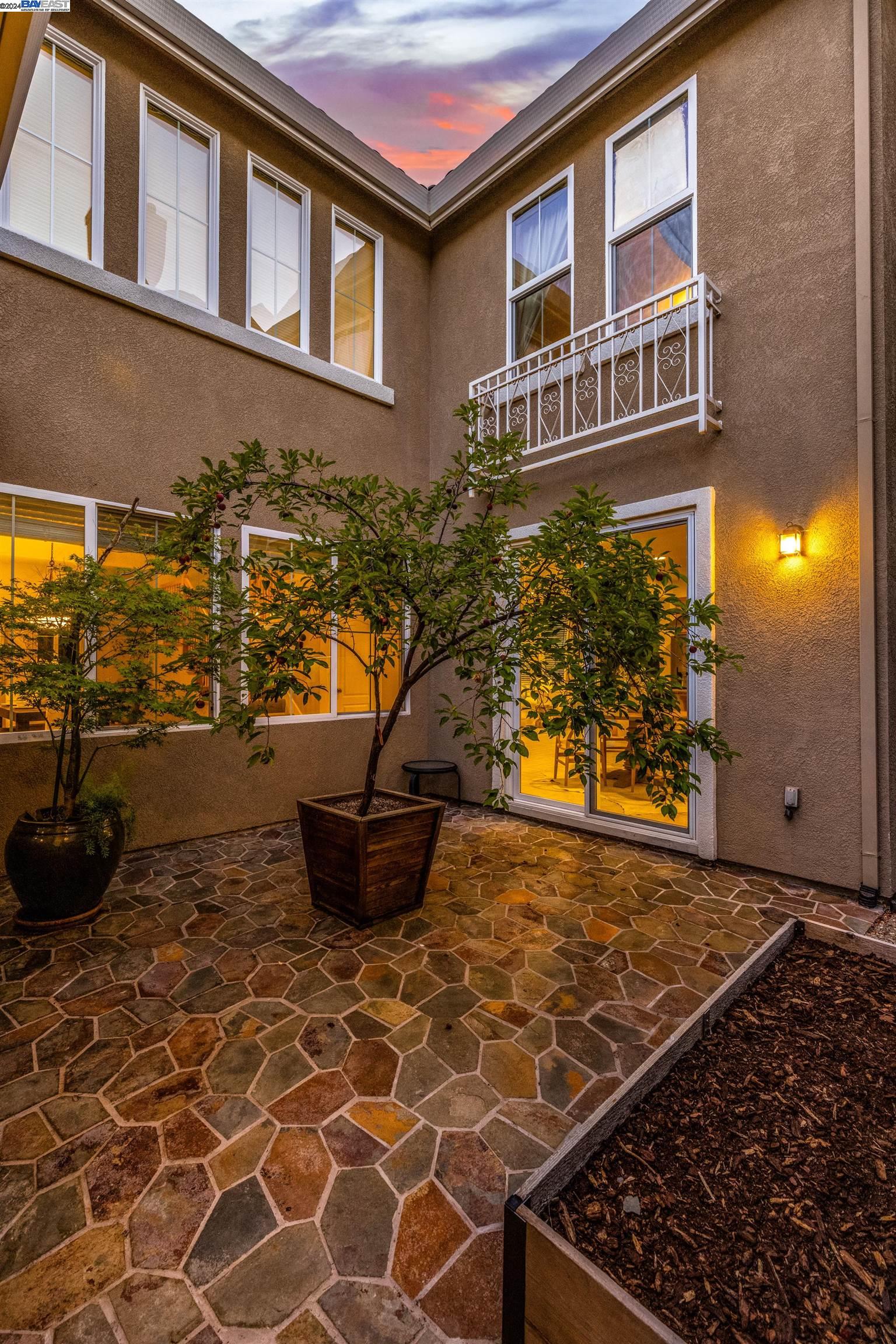 636 Dromana Ct