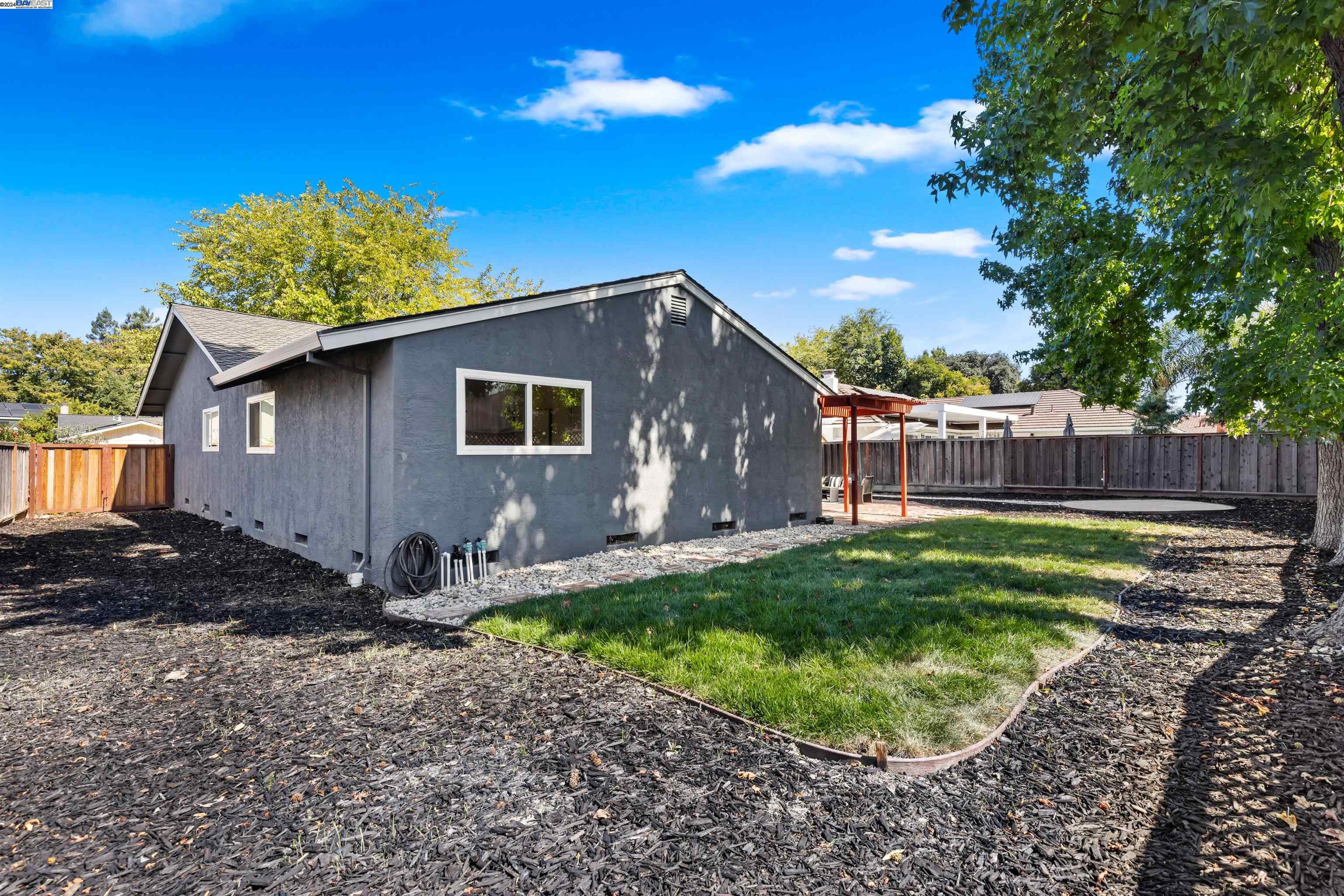 5380 Mallard Dr