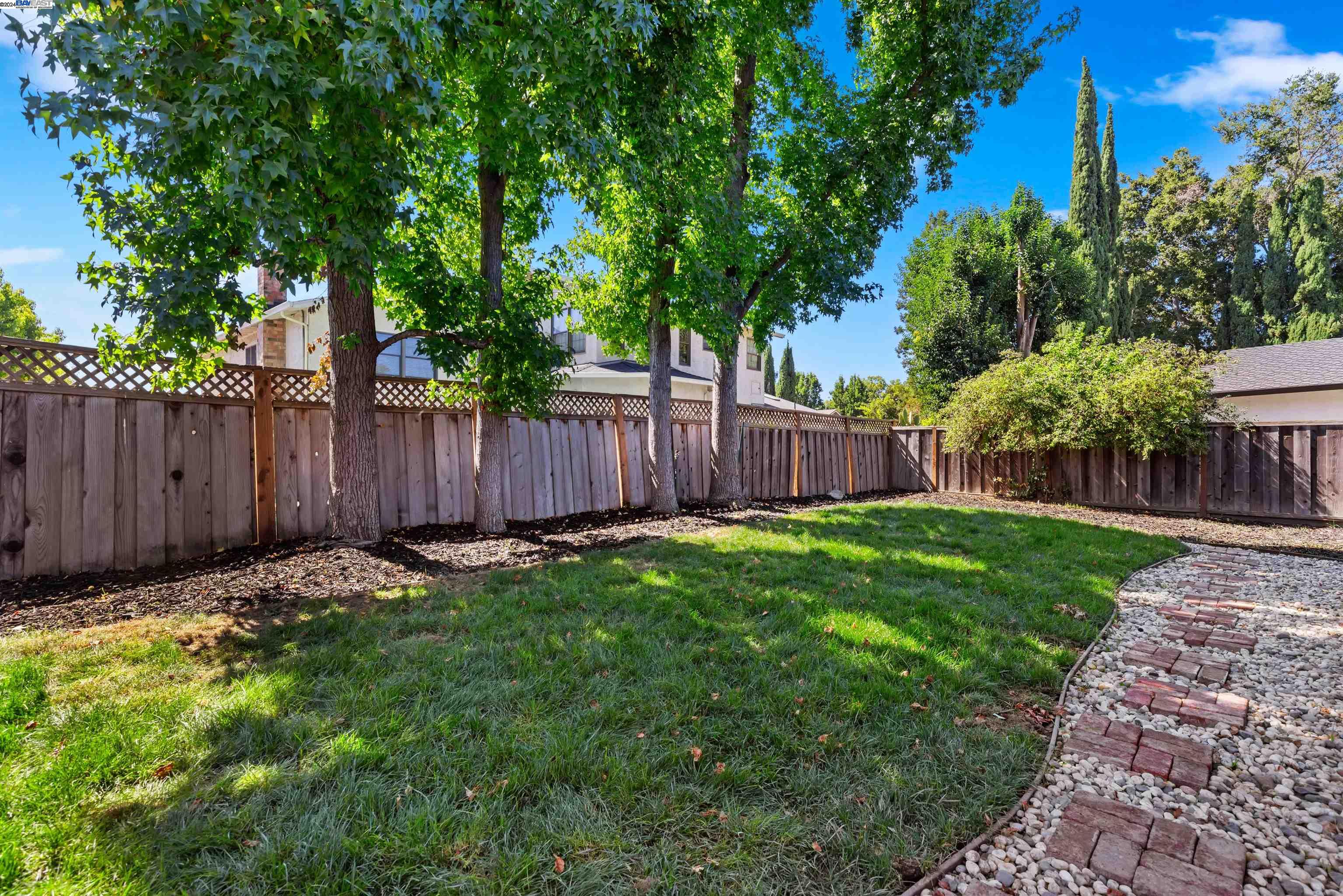 5380 Mallard Dr