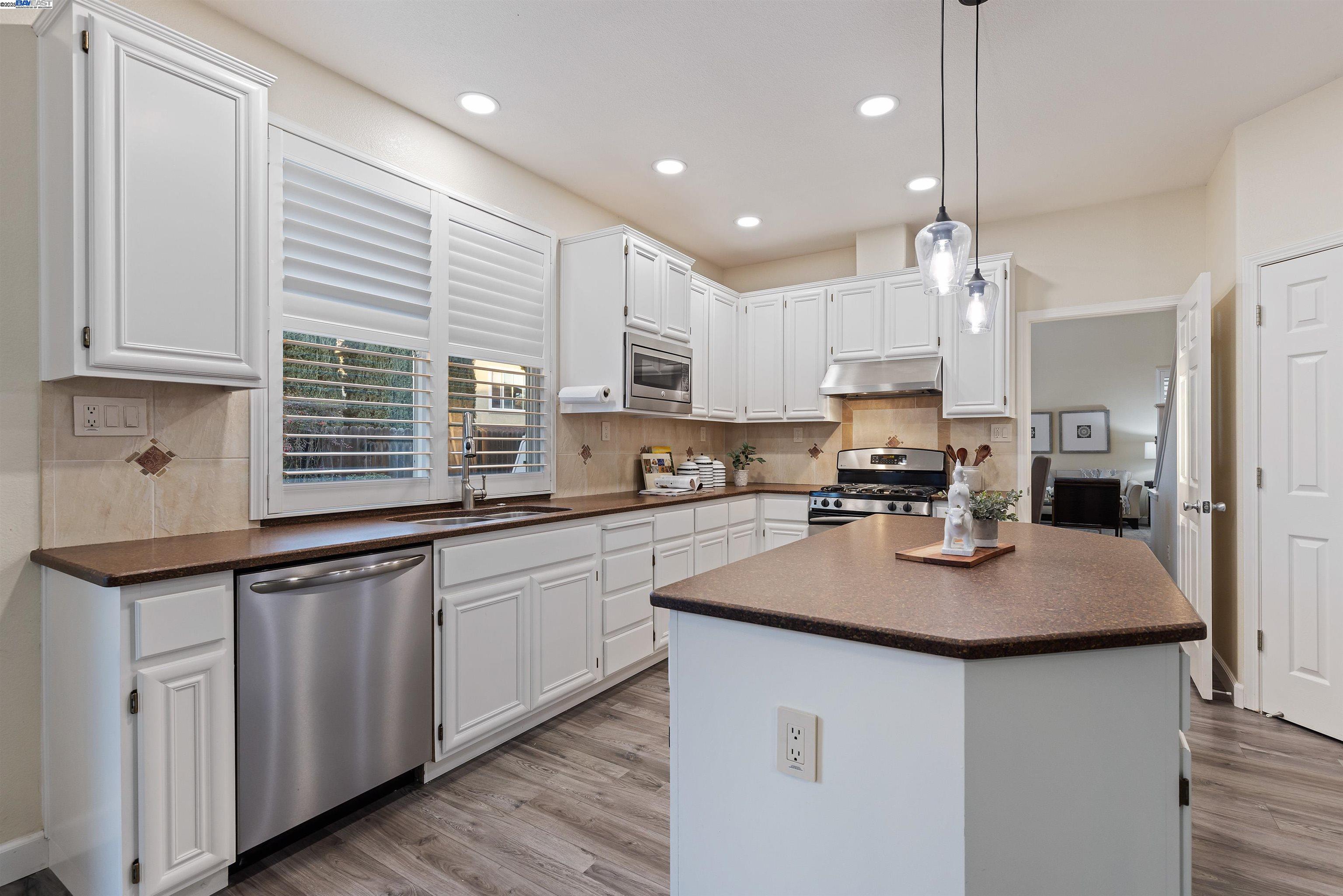 585 Bartlett Court