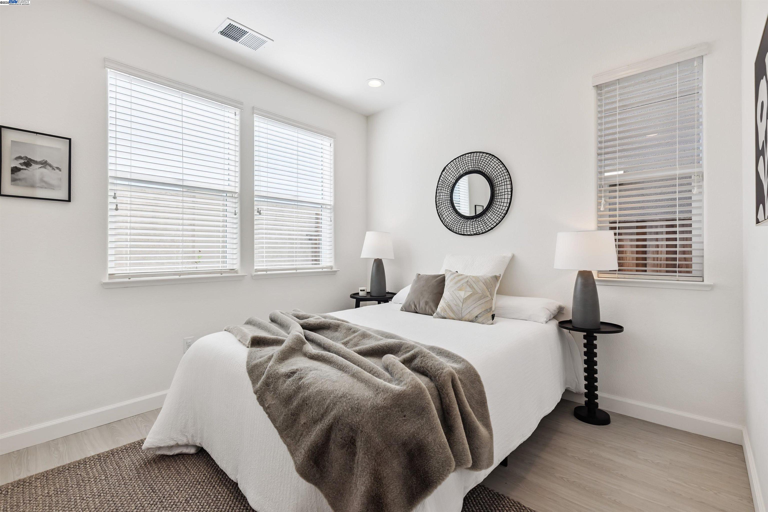 2209 Shiraz Cmn