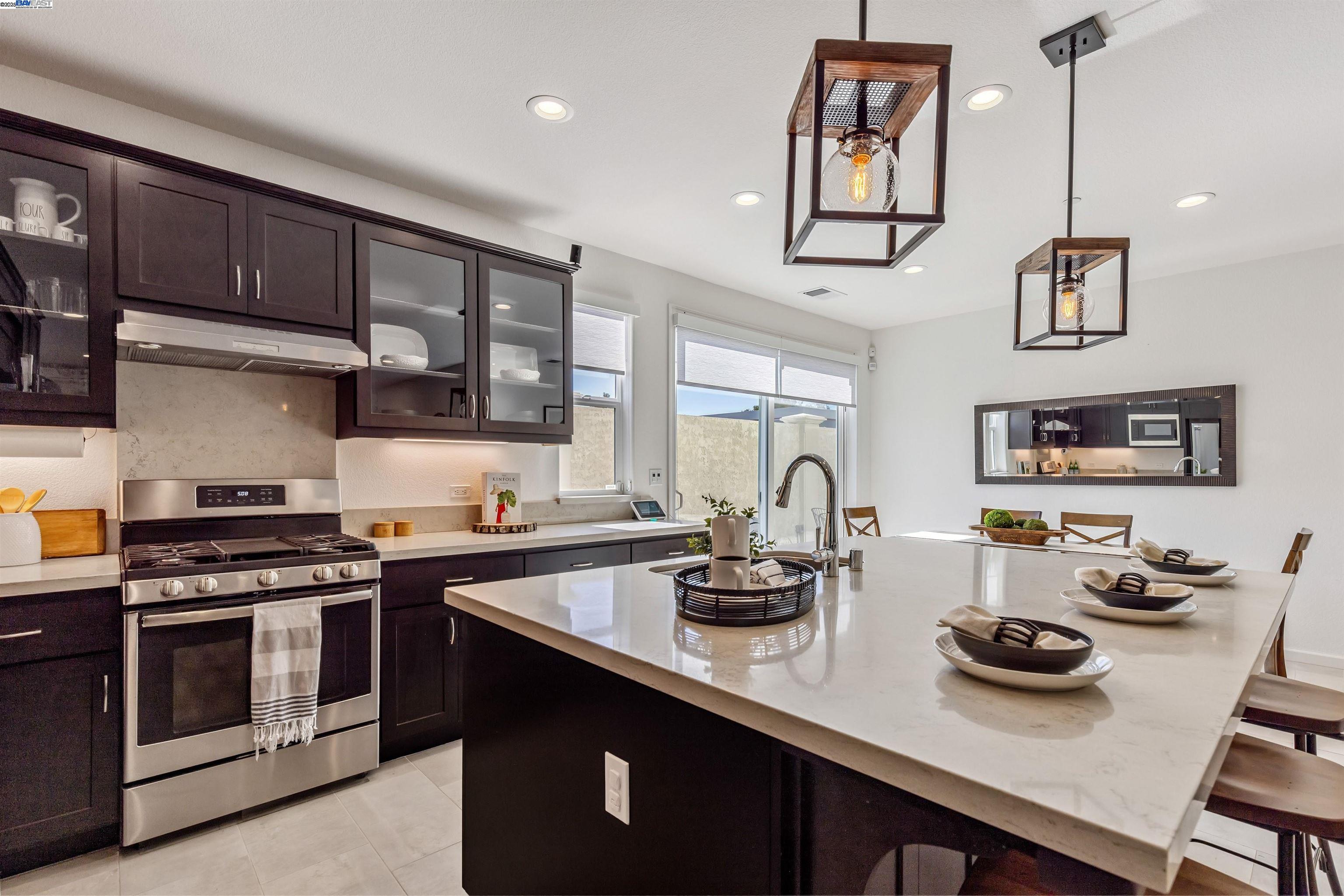 2209 Shiraz Cmn