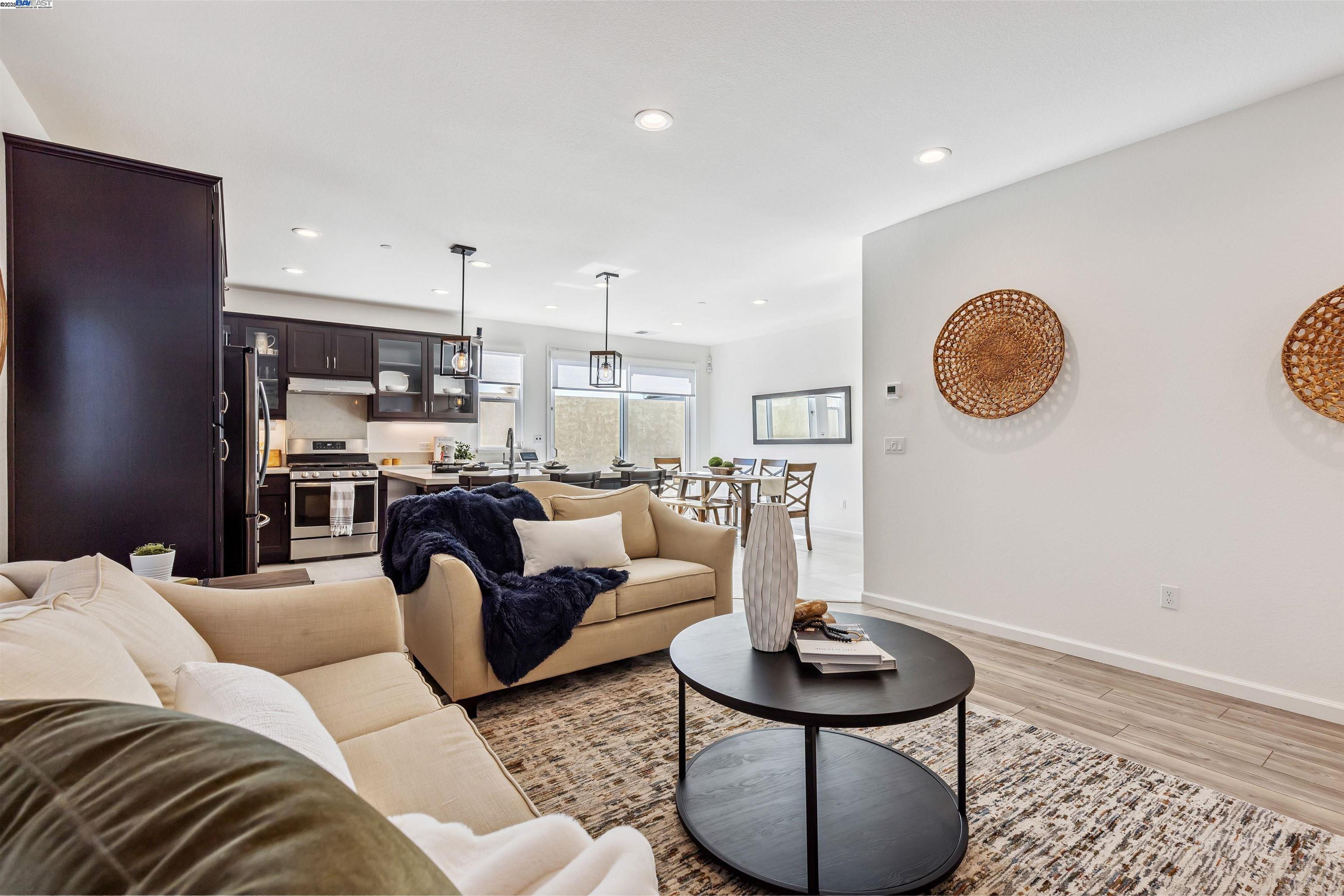 2209 Shiraz Cmn