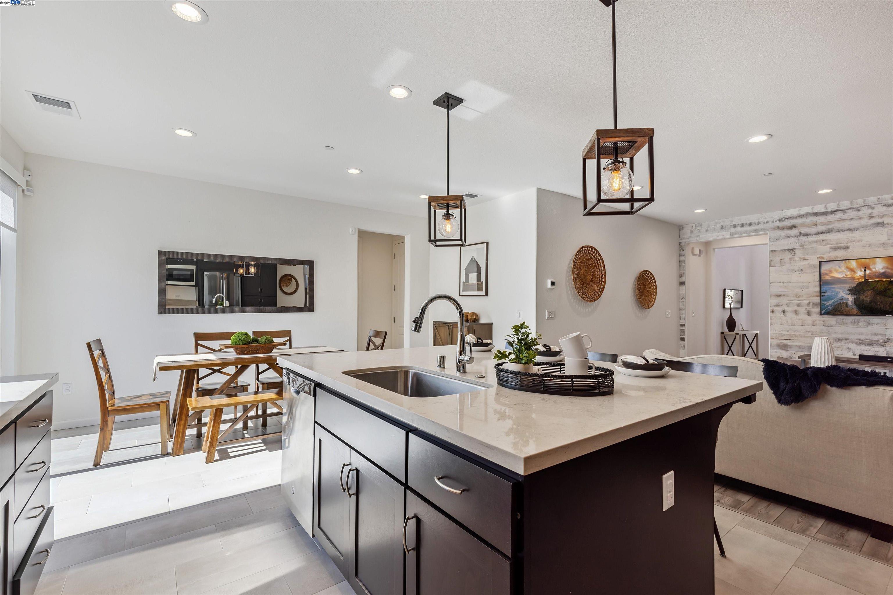 2209 Shiraz Cmn