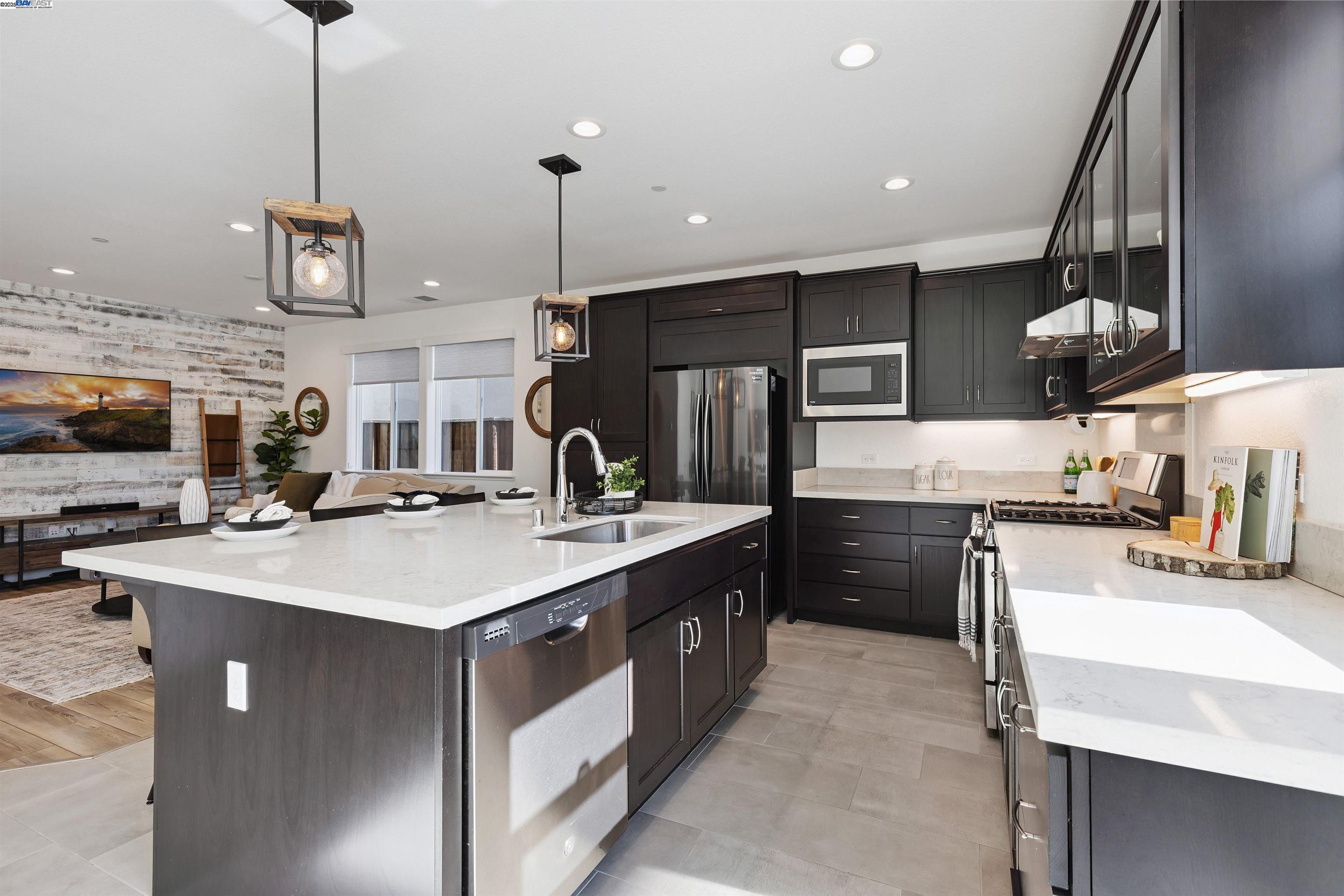 2209 Shiraz Cmn