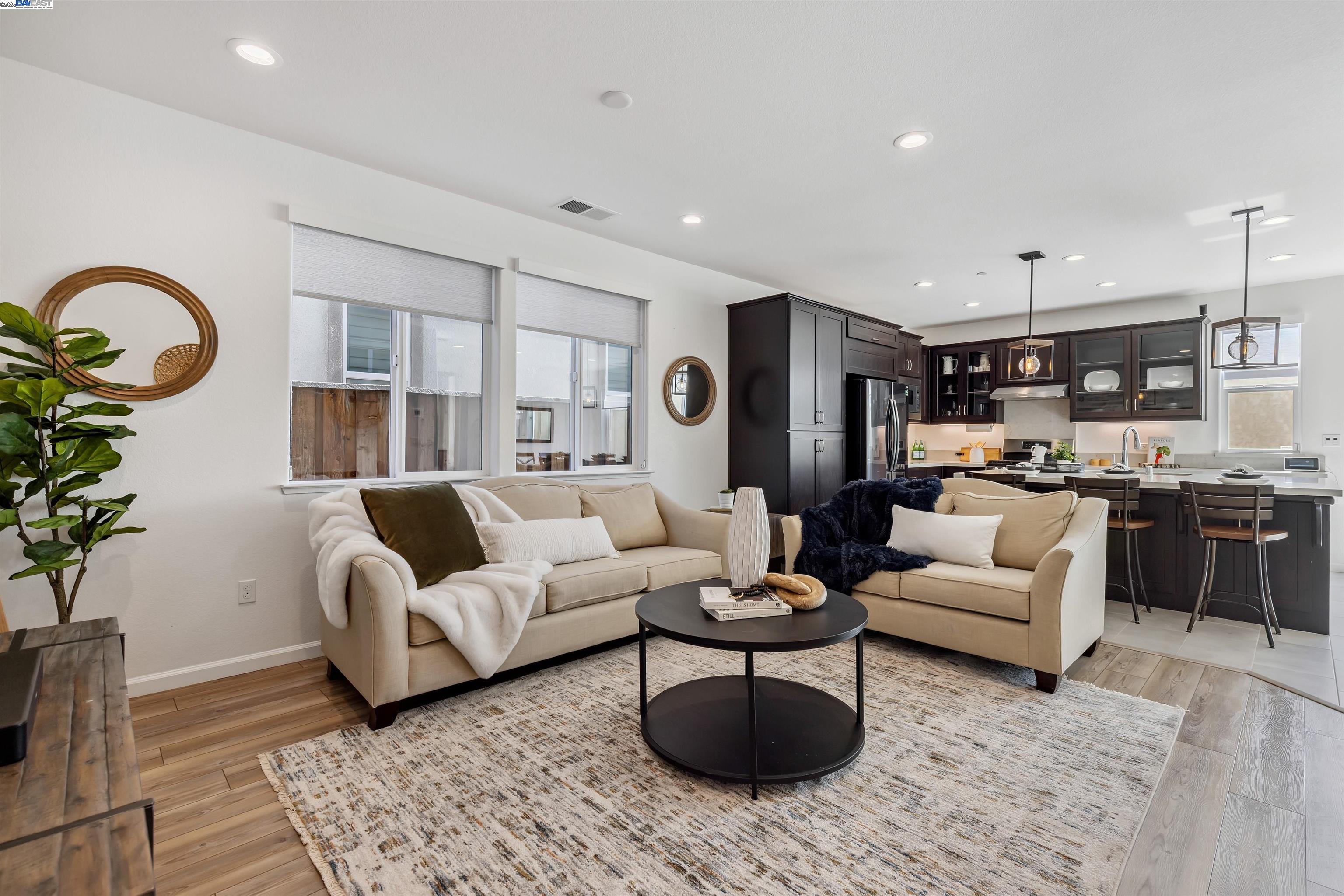2209 Shiraz Cmn